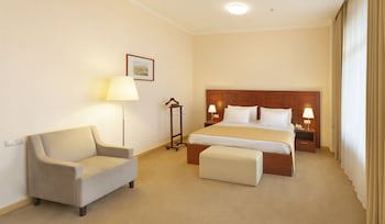 Ani Plaza Hotel