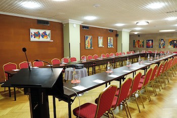 Ani Plaza Hotel