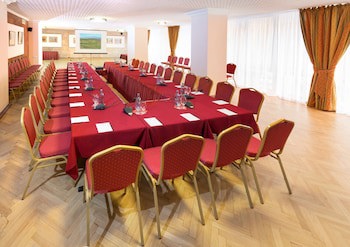 Ani Plaza Hotel