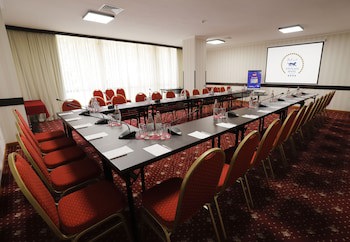 Ani Plaza Hotel