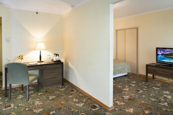 Ani Plaza Hotel