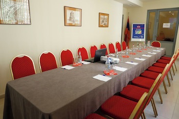 Ani Plaza Hotel