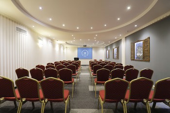 Ani Plaza Hotel
