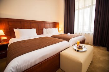 Ani Plaza Hotel