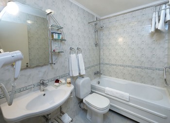 Ani Plaza Hotel