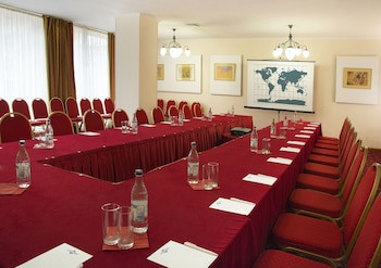 Ani Plaza Hotel