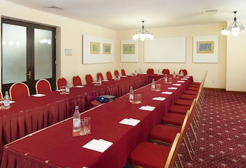 Ani Plaza Hotel