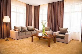 Ani Plaza Hotel