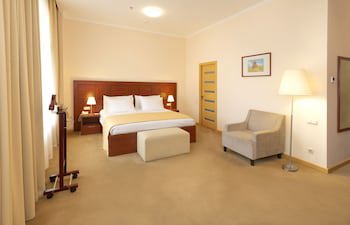Ani Plaza Hotel