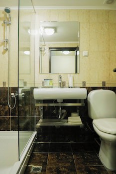 Ani Plaza Hotel