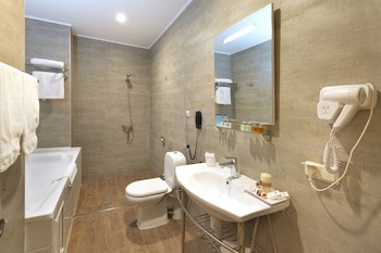 Ani Plaza Hotel