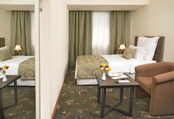 Ani Plaza Hotel