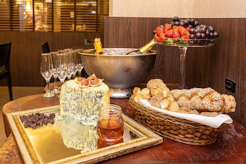 Faial Prime Suites