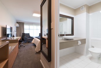 Distinction Hamilton Hotel & Conference Centre