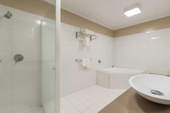 Distinction Hamilton Hotel & Conference Centre