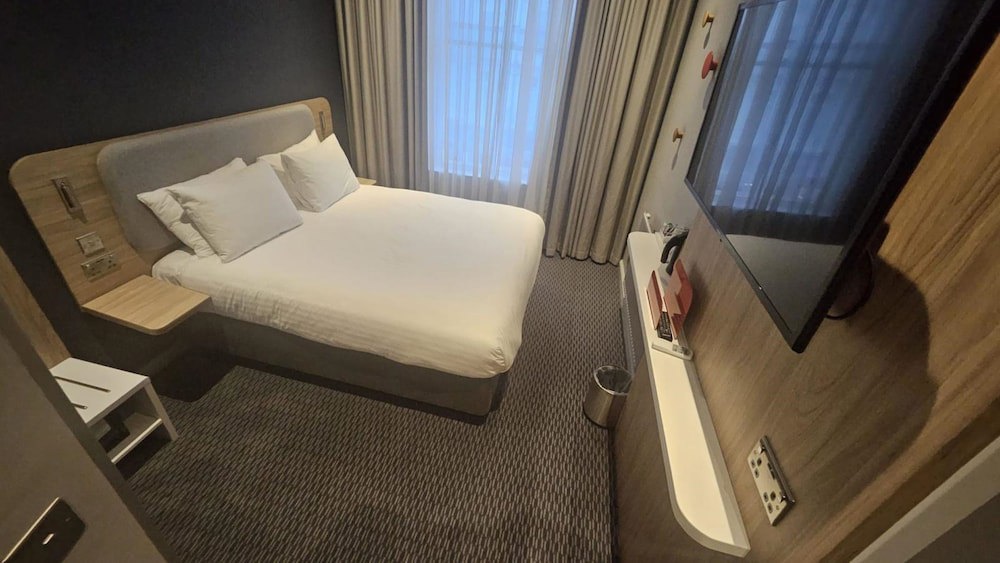 Holiday Inn Express London Victoria by IHG