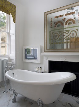 Bailbrook House