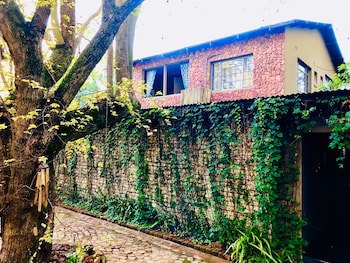 Shangri-La Country Hotel