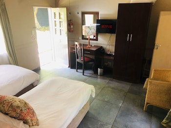 Shangri-La Country Hotel