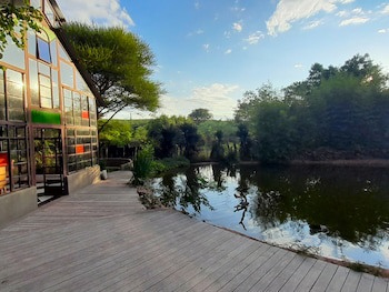 Shangri-La Country Hotel