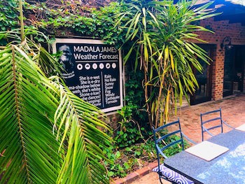 Shangri-La Country Hotel