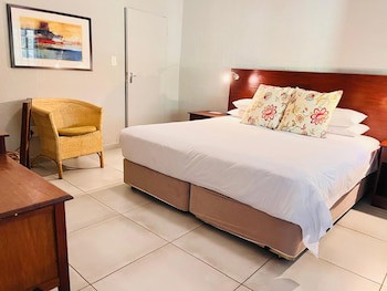 Shangri-La Country Hotel