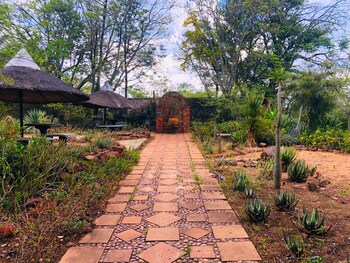 Shangri-La Country Hotel