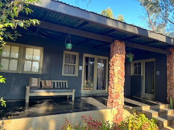 Shangri-La Country Hotel