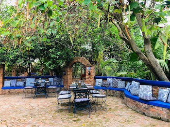 Shangri-La Country Hotel