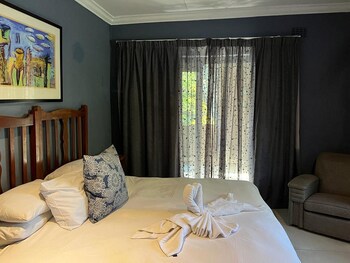 Shangri-La Country Hotel