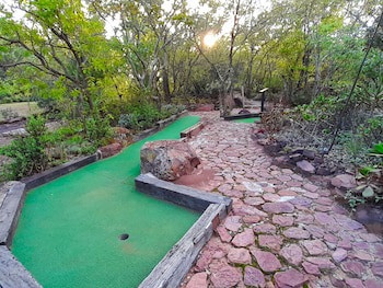 Shangri-La Country Hotel