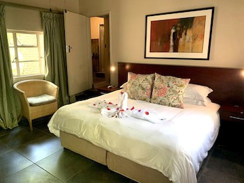Shangri-La Country Hotel