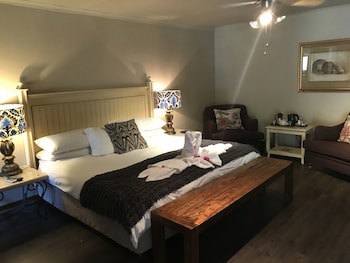 Shangri-La Country Hotel