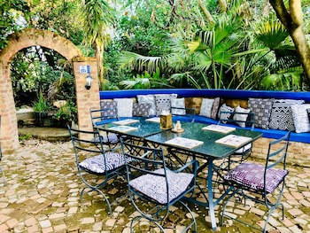 Shangri-La Country Hotel