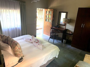 Shangri-La Country Hotel