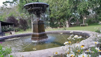Shangri-La Country Hotel