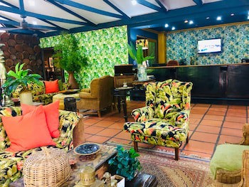 Shangri-La Country Hotel