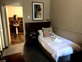 Shangri-La Country Hotel