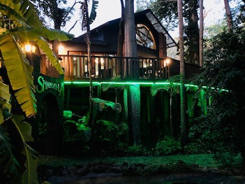 Shangri-La Country Hotel