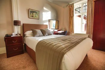 Best Western Plus Oaklands Hotel