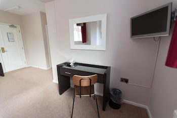 Best Western Plus Oaklands Hotel
