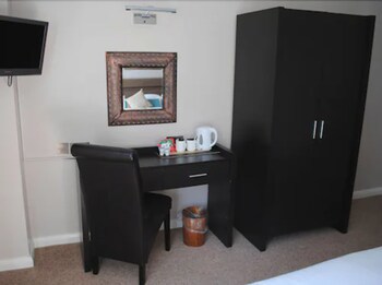 Best Western Plus Oaklands Hotel