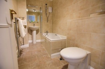 Best Western Plus Oaklands Hotel