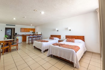 Costa De Oro Beach Hotel
