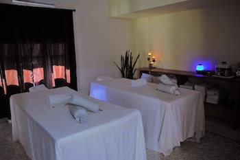 Costa De Oro Beach Hotel