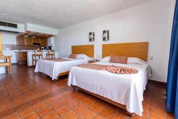 Costa De Oro Beach Hotel