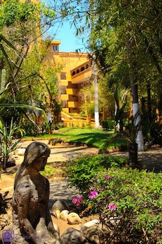 Costa De Oro Beach Hotel