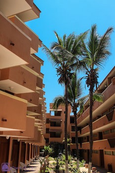 Costa De Oro Beach Hotel