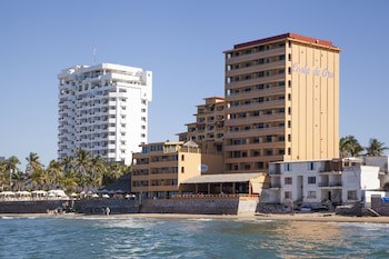 Costa De Oro Beach Hotel