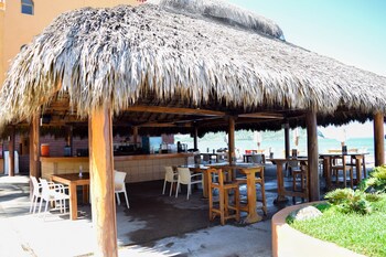 Costa De Oro Beach Hotel